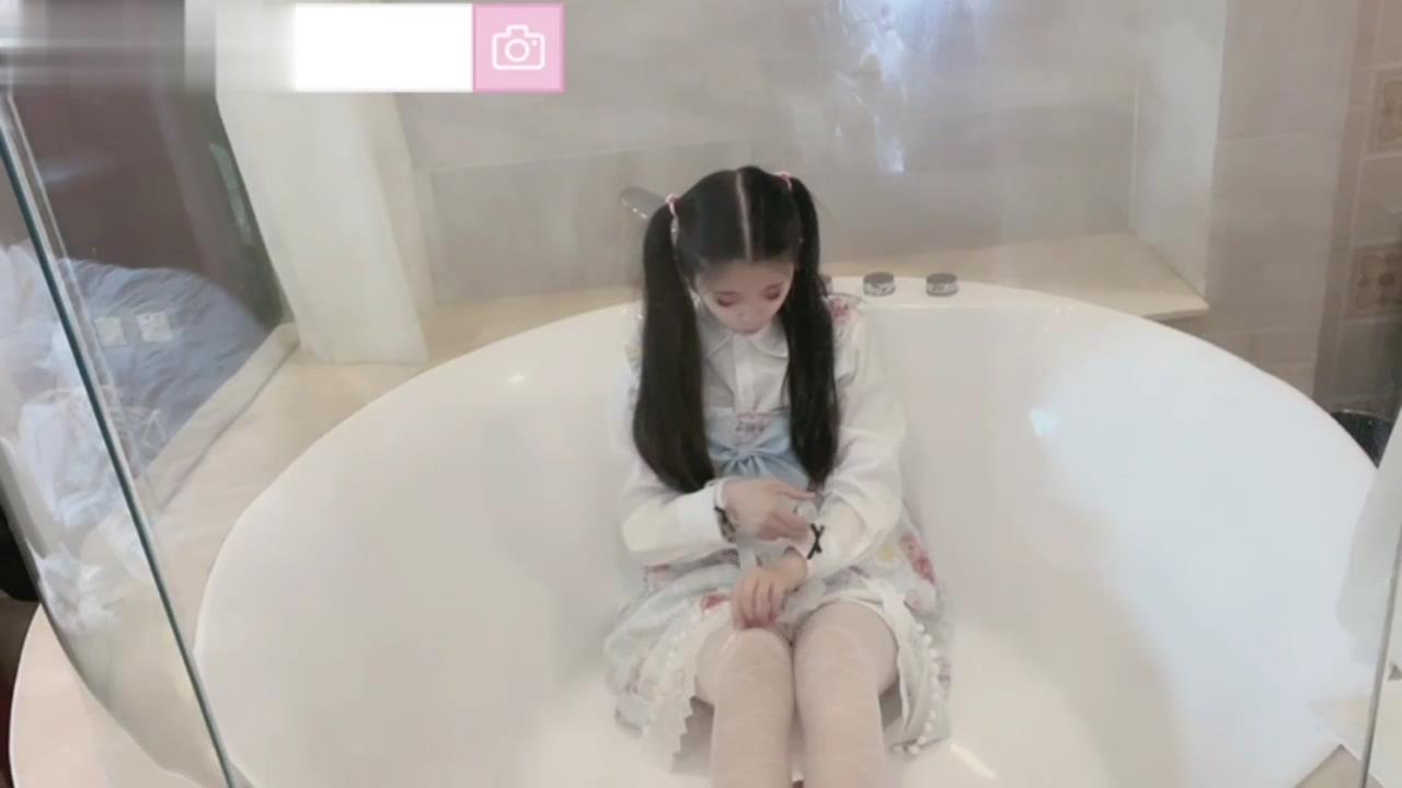 司语女神洛丽塔装足交颜射 司语女神洛丽塔装足交颜射