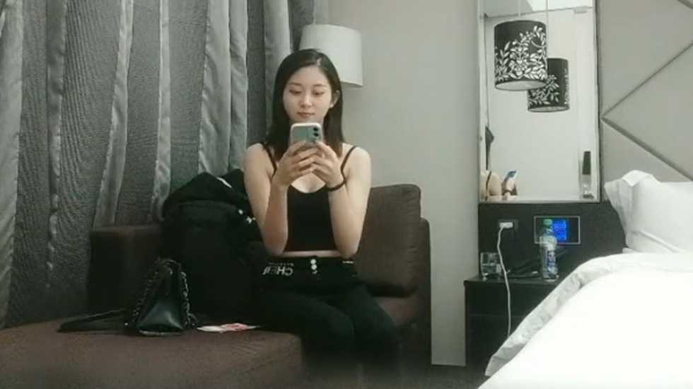 探花小哥约操漂亮小姐姐,69姿势揉搓美穴,骑乘打桩流了好多水,操的妹子受不了 探花小哥约操漂亮小姐姐,69姿势揉搓美穴,骑乘打桩流了好多水,操的妹子受不了
