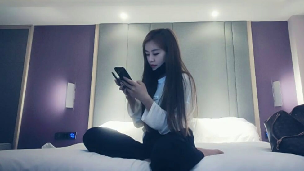赵总寻花长相甜美小姐姐满背纹身69姿势口交舔逼抬起双腿打桩机猛操 赵总寻花长相甜美小姐姐满背纹身69姿势口交舔逼抬起双腿打桩机猛操