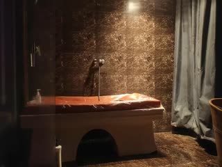 水疗馆62号技师深夜上钟偷拍,莞式服务经典水床服务。 水疗馆62号技师深夜上钟偷拍,莞式服务经典水床服务。